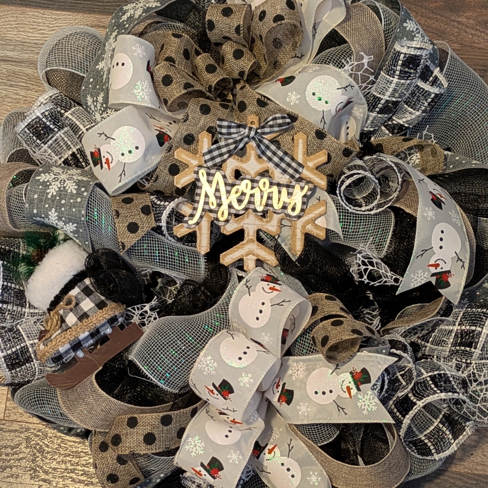 Festive Snowman Wreath with Merry Sign - Picture 5 of 8